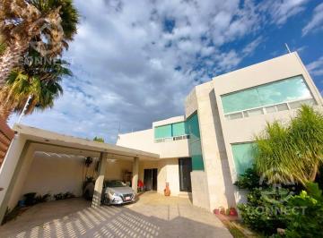 Casa · 450m² · 5 Recámaras · 5 Estacionamientos · Casa en Renta de 5 Recámaras en Lomas de Gran Jardín, León Gto!