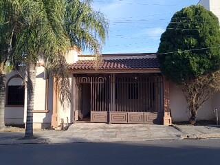 Casa · 208m² · 3 Recámaras · 2 Estacionamientos · Venta Casa Cumbres 2o Sector