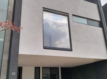 Casa · 296m² · 4 Recámaras · 2 Estacionamientos · Casa en Venta en Lomas de Angelópolis