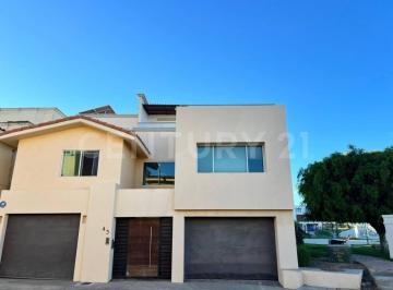 Casa · 258m² · 4 Recámaras · 4 Estacionamientos · Casa en Venta en La Isla