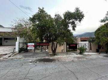Casa · 388m² · 4 Recámaras · 7 Estacionamientos · Venta de Casa en Contry La Silla 1 Sector, Guadalupe, N. L.