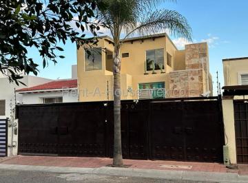 Casa de 4 habitaciones, Querétaro · Casa con 300 m² Superficie de Terreno y 4 Recámaras en Venta, Real de Juriquilla