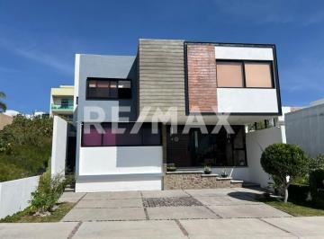 Casa · 440m² · 4 Recámaras · 3 Estacionamientos · Venta de Casa de Autor en Cañadas del Lago, Corregidora, Queretaro - (4)