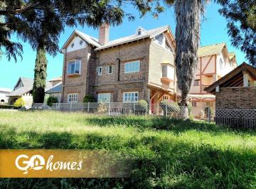 Casa de 3 habitaciones, Tequisquiapan · Casa con Carácter en Venta, Ribera de Los Sabinos, Tequisquiapan, Estilo Único y Amplios Espacios