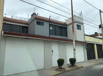 Casa · 4 Recámaras · 2 Estacionamientos · Casa Venta. Las Haciendas