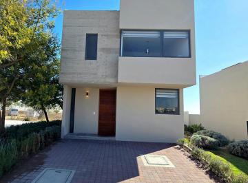 Casa · 115m² · 3 Recámaras · 2 Estacionamientos · Zakia