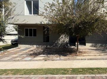 Casa de 3 habitaciones, Zapopan · Casa en Venta Bosques Vallarta - Coto Roble 8