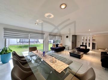Casa de 4 habitaciones, Naucalpan de Juárez · Venta Casa Semi Remodelada en Cto Ingenieros - Calle Cerrada con Vigilancia