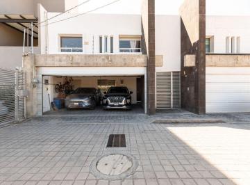 Casa · 266m² · 3 Recámaras · 2 Estacionamientos · Casa en Venta, Atlixcayotl, Privada Santa Ana, Puebla