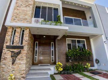 Casa en condominio de 4 habitaciones, Acapulco de Juárez · Casa Amueblada con Acabados de Lujo en Diamante
