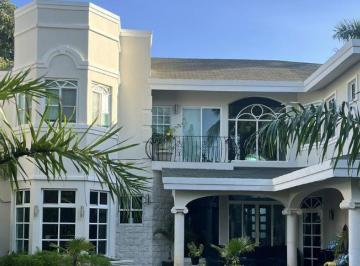 Casa · 430m² · 3 Recámaras · 5 Estacionamientos · Casa en Venta en Residencial El Campestre, Cancún