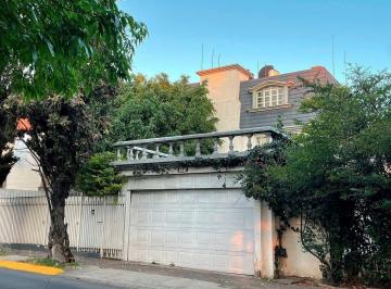 Casa de 4 habitaciones, Huixquilucan · Residencia con Gran Potencial Para Renovar en Lomas de La Herradura
