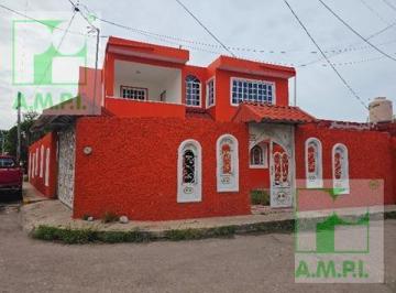 Casa · 202m² · 3 Recámaras · 1 Estacionamiento · Casa en Venta Barrio San Roman