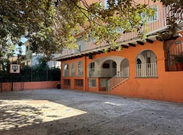 Edificio · 1005m² · 10 Estacionamientos · Gran Ubicación