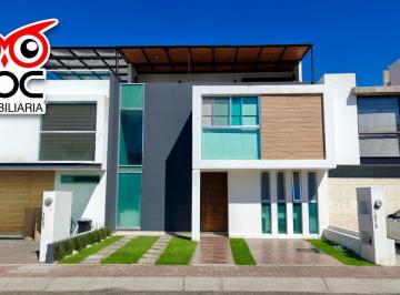 Casa · 270m² · 4 Recámaras · 2 Estacionamientos · Casa en La Condesa Juriquilla