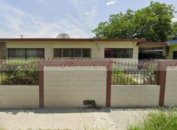 Casa · 400m² · 6 Recámaras · 2 Estacionamientos · Casa en Renta en Cadereyta
