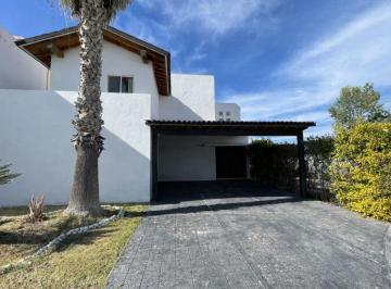 Casa en condominio · 300m² · 3 Recámaras · 4 Estacionamientos · Casa en Venta en Lomas del Campanario, Querétaro