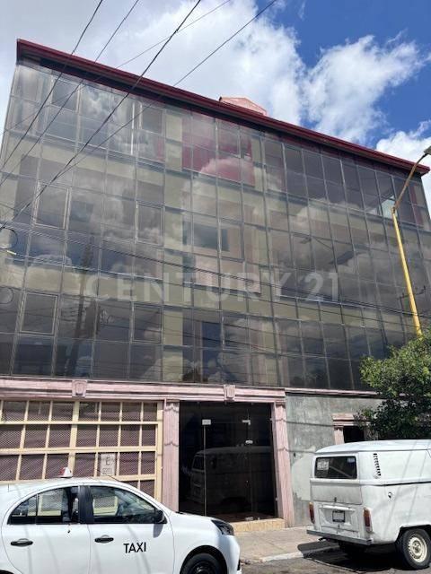 Building for Rent in Barrio del Encino, Downtown