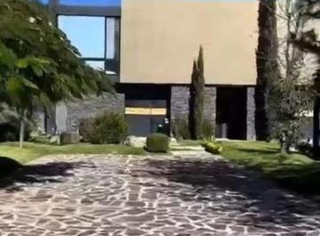 Casa de 3 habitaciones, León · Casa en Venta en La Campiña del Bosque Villa Hermes con 3 Recamaras 6 Estacionamientos