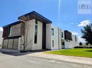 Casa · 425m² · 3 Recámaras · 3 Estacionamientos · Casa en Fraccionamiento Habita II