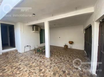 Casa · 4 Recámaras · 2 Estacionamientos · Venta de Casa de 2 Niveles, en Av de Los Insurgentes, Col. El Tesoro, Coatzacoalcos, Veracruz.