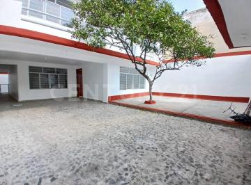 Casa · 256m² · 4 Recámaras · 4 Estacionamientos · Casa en Venta en Camarón, Col. Caracol, Venustiano Carranza, Ciudad de México