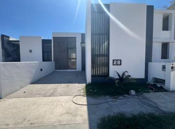 Casa de 3 habitaciones, Colima · Casa en Venta Fraccionamiento Punta Rioja en 1 Planta con 3 Recamaras, 2 Baños y 140 m² de Terreno