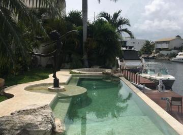 Casa · 700m² · 4 Recámaras · 4 Estacionamientos · Casa en Venta - Puerto Cancún