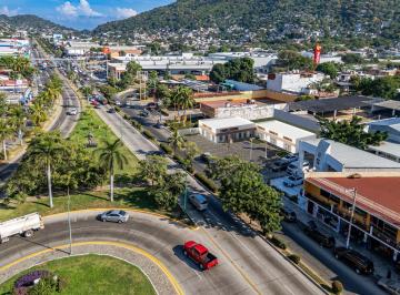 Local comercial · 72m² · 15 Estacionamientos · Local en Zihuatanejo en Av Principal