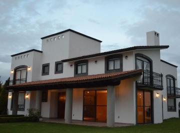 Casa de 4 habitaciones, Toluca · Increible Propiedad en Venta en Cacalomacan.