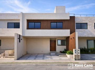 Casa · 255m² · 3 Recámaras · 2 Estacionamientos · Casa con Jardín, Terraza y Rooftop en San Ángel V