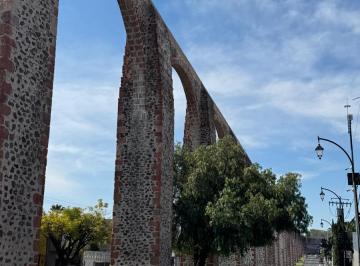 1 · Terreno en Esquina de 434 m² a Una Cuadra de Los Arcos Querétaro!