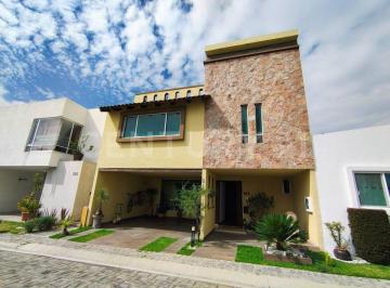 Casa · 330m² · 3 Recámaras · 2 Estacionamientos · Casa en Venta Residencial El Hallazgo, Zerezotla, Cholula, Pue