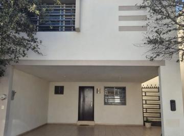 Casa · 179m² · 3 Recámaras · 2 Estacionamientos · Venta de Casa en Cumbres San Agustin Privada