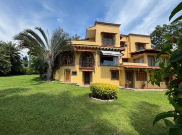 Casa de 9 habitaciones, Cuernavaca · Casa con 2013 m² de Superficie de Terreno y 9 Recámaras en Renta en Miraval
