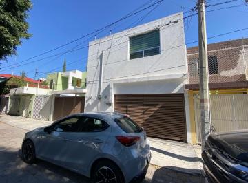 Casa de 3 habitaciones, Querétaro · Casa Amueblada Duplex en Virreyes