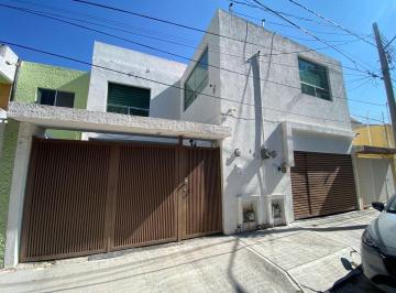 Casa de 3 habitaciones, Querétaro · Casa Amueblada Duplex en Virreyes