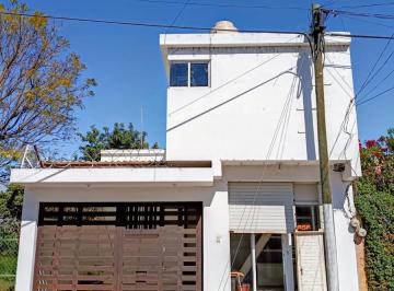 Casa · 160m² · 3 Recámaras · 1 Estacionamiento · Casa con Local Comercial C.23 Colonia Napateco