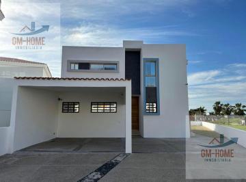Casa · 325m² · 4 Recámaras · 2 Estacionamientos · Casa en Puerta Al Mar