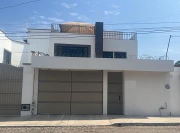 Casa · 220m² · 2 Estacionamientos · Casa en Venta en San Juan El Rio Queretaro