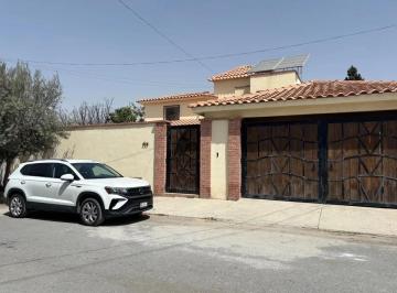 1 · Casa en Venta con Alberca en El Campanario Al Norte
