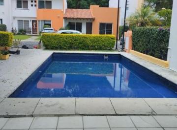 Casa de 3 habitaciones, Cuernavaca · Casa con Alberca y Vigilancia en Cuernavaca
