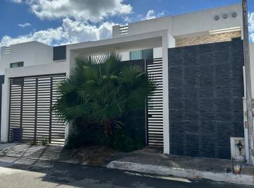 Casa de 3 habitaciones, Mérida · Casa en Venta Las Américas Etapa III 3 Recamaras y 3.5 Baños Semi Amueblada