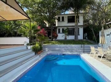 Casa · 375m² · 5 Recámaras · 2 Estacionamientos · Casa en Club de Golf Santa Fe