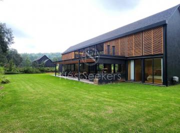 Casa en condominio de 3 habitaciones, Valle de Bravo · Casa Moderna en Venta en Acatitlan