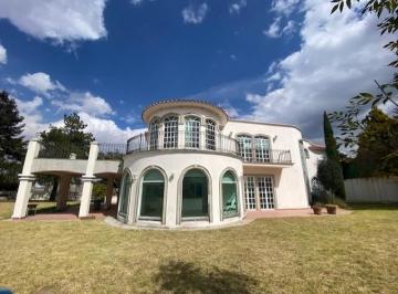 Casa · 600m² · 4 Recámaras · 2 Estacionamientos · Casa en Renta o Venta en Cacalomacan, Toluca