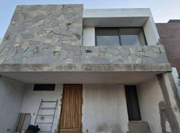 Casa en condominio de 4 habitaciones, Tlajomulco de Zúñiga · Casa en Venta a Estrenar en La Rioja con Jardín, Recámara en Pb y Espacios Amplios