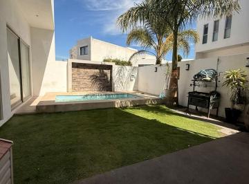 Casa · 360m² · 3 Recámaras · 2 Estacionamientos · Casa en Venta en Sierra Azul