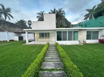 Casa · 216m² · 4 Recámaras · 3 Estacionamientos · Casa en Vista Hermosa