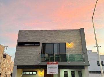 Casa · 240m² · 3 Recámaras · 2 Estacionamientos · Casa Venta Solares Soare 3 Altanza
